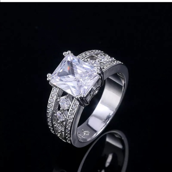 Classic engagement wedding  square  ring - Picture 2 of 3